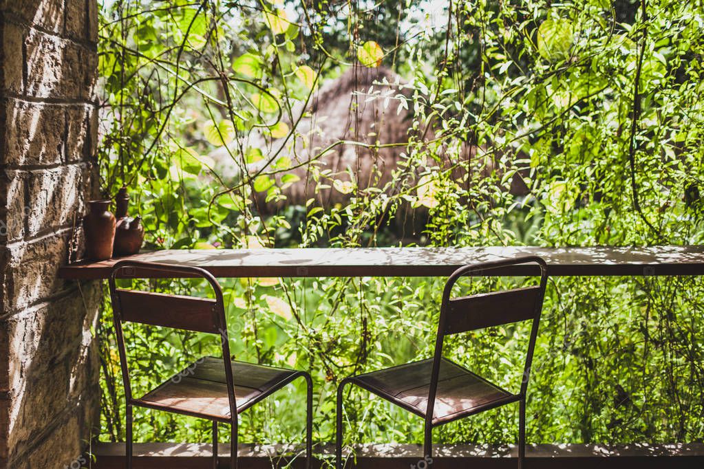 Veranda esterna per bar realizzata in ferro e vetro